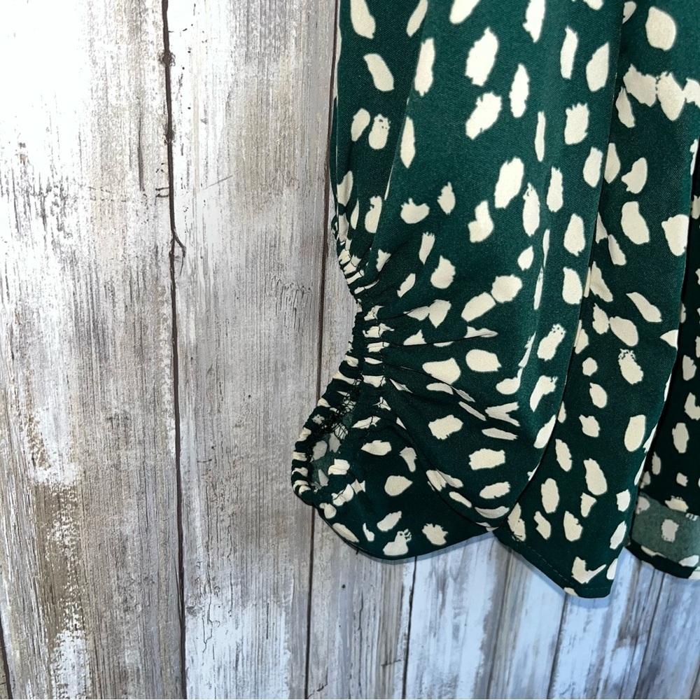Jodifl Leopard Ballon Sleeve Oversized Green Blouse - Picture 3 of 6